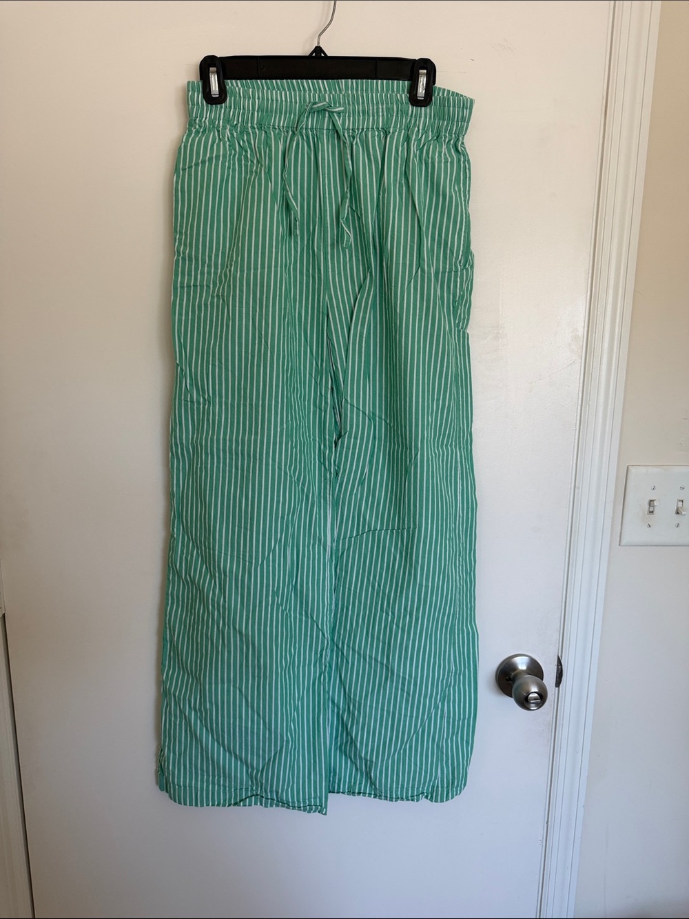 PrettyLittleThing Green and White Striped Wide-Leg pants 100% cotton size 6